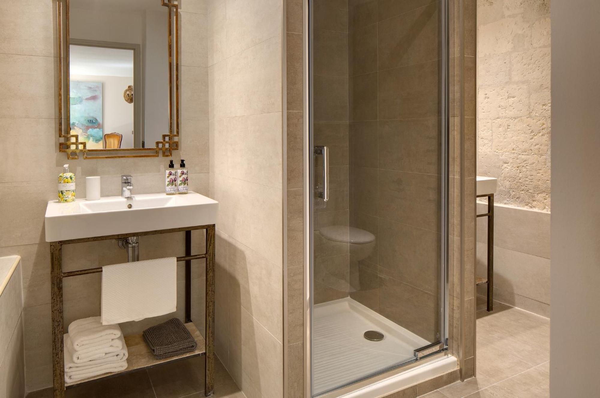 La Maison Des Augustins 4 Stars Spa Et Fitness Avignon Kamer foto